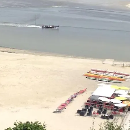 Authentique Maison De Pecheur Entre-terre&mer Avec Un Poêle à Bois A Disposition