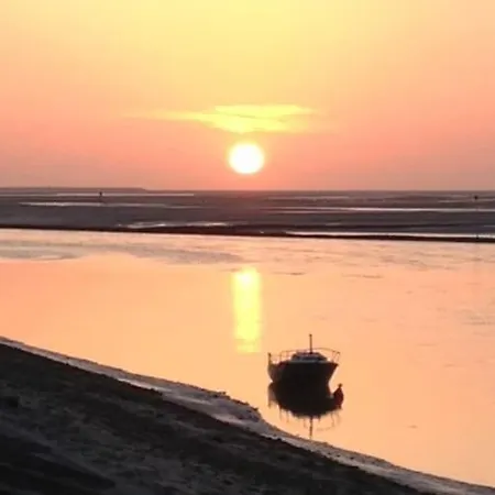 Authentique Maison De Pecheur Entre-terre&mer Avec Un Poêle à Bois A Disposition *