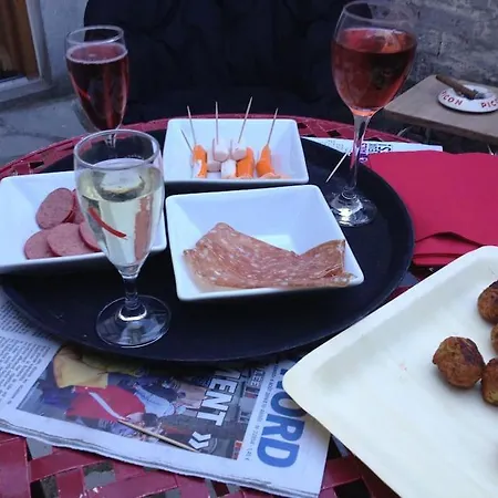 Authentique Maison De Pecheur Entre-terre & Avec Un Poele A Bois A Disposition *