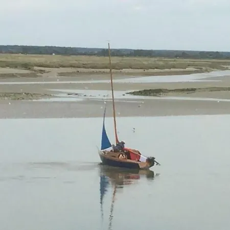 Authentique Maison De Pecheur Entre-terre & Avec Un Poele A Bois A Disposition