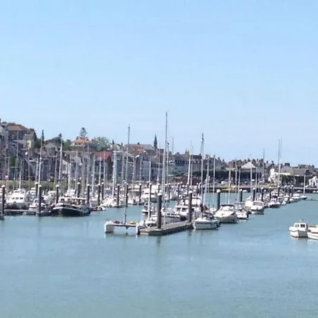 Authentique Maison De Pecheur Entre-terre&mer Avec Un Poêle à Bois A Disposition *