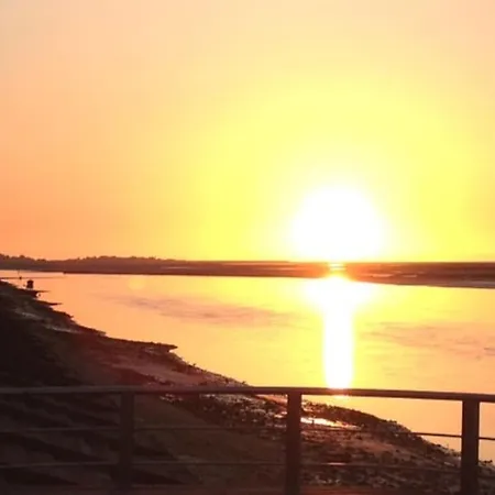 Authentique Maison De Pecheur Entre-terre&mer Avec Un Poêle à Bois A Disposition *